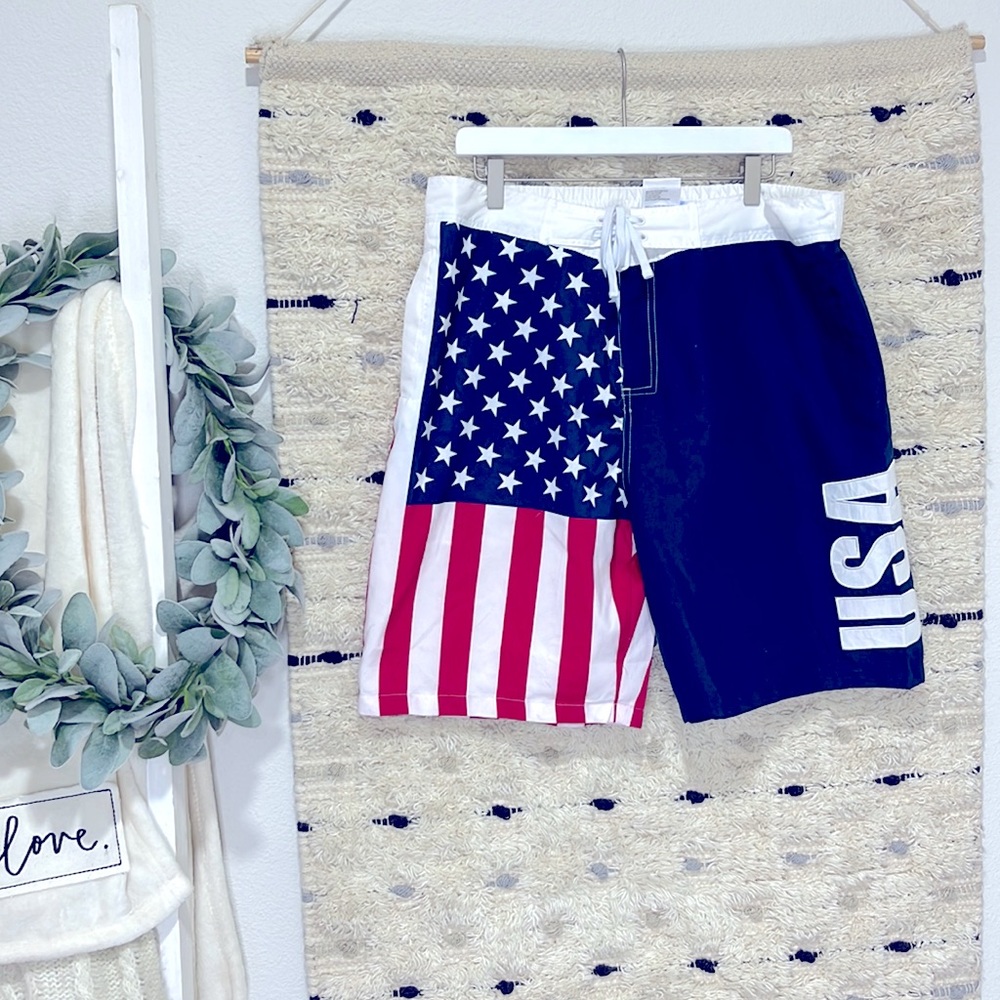 🌺world Calhoun American flag board shorts size XL